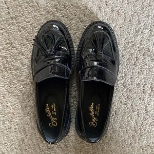 Seychelles black Patent loafers Sz 6 but fits like a sz7